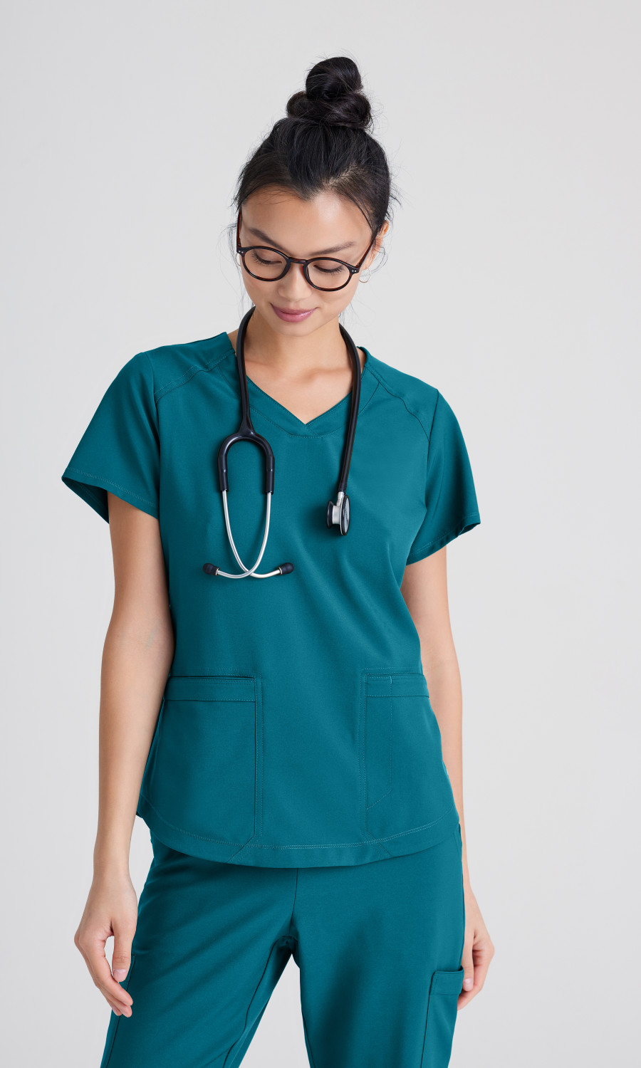 Women  TOP  GSST180  Greys Anatomy Evolve 2 Pocket Piped V-Neck Top